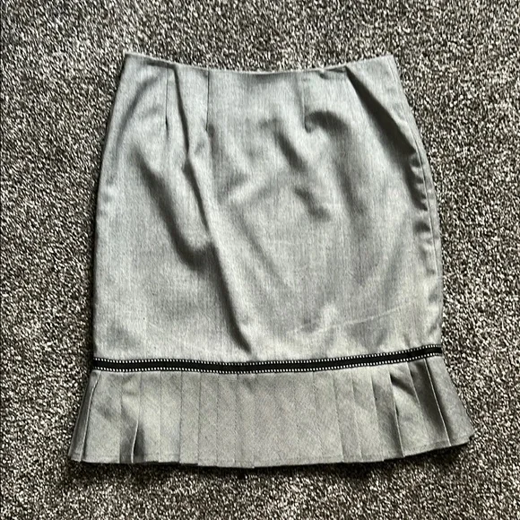 Peter Nygard Gray Pencil Skirt with Pleated Hem - Picture 2 of 3